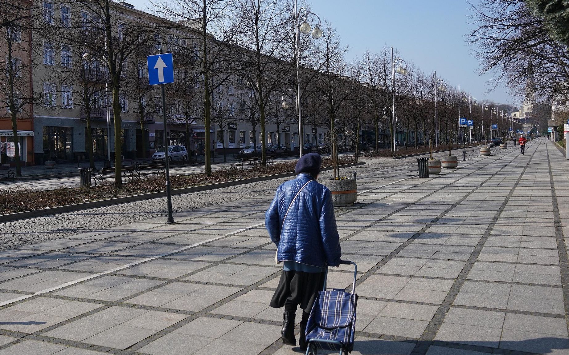 18.03.2020 Czestochowa , aleja Najswietszej Maryi Panny . Popularne miejsce spacerow Czestochowian i turystow opustoszale z powodu epidemii koronawirusa . 
Fot. Grzegorz Skowronek / Agencja Gazeta