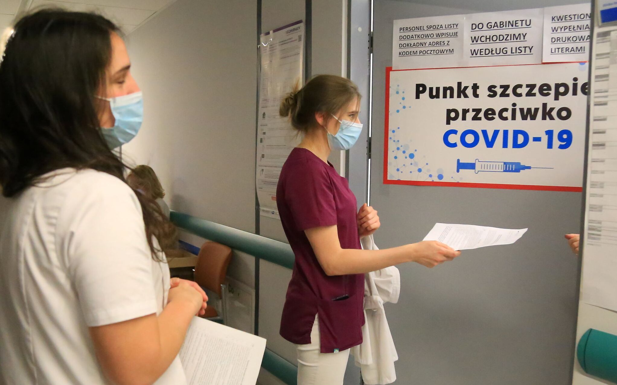 04.01.2021  Bialystok . Szpital Kliniczny Uniwersytetu Medycznego w Bialymstoku . Szczepienia pracownikow sluzby zdrowia przeciwko covid-19 .
Fot. Agnieszka Sadowska / Agencja Gazeta *** Local Caption *** .