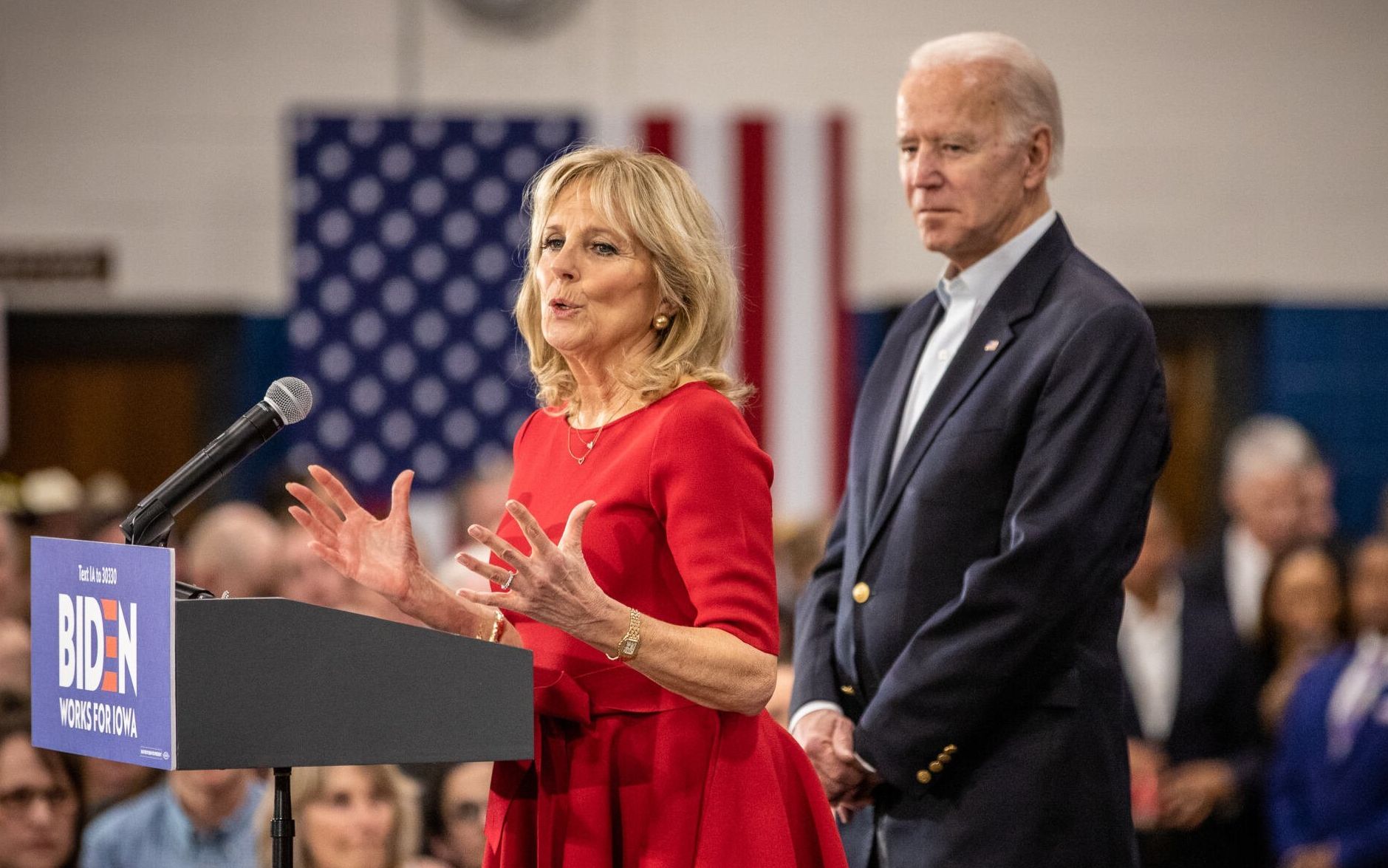 Grafika do artykułu Dr Jill Biden, nauczycielka, związkowczyni. Pierwsza dama USA nie zrezygnuje z pracy zawodowej
