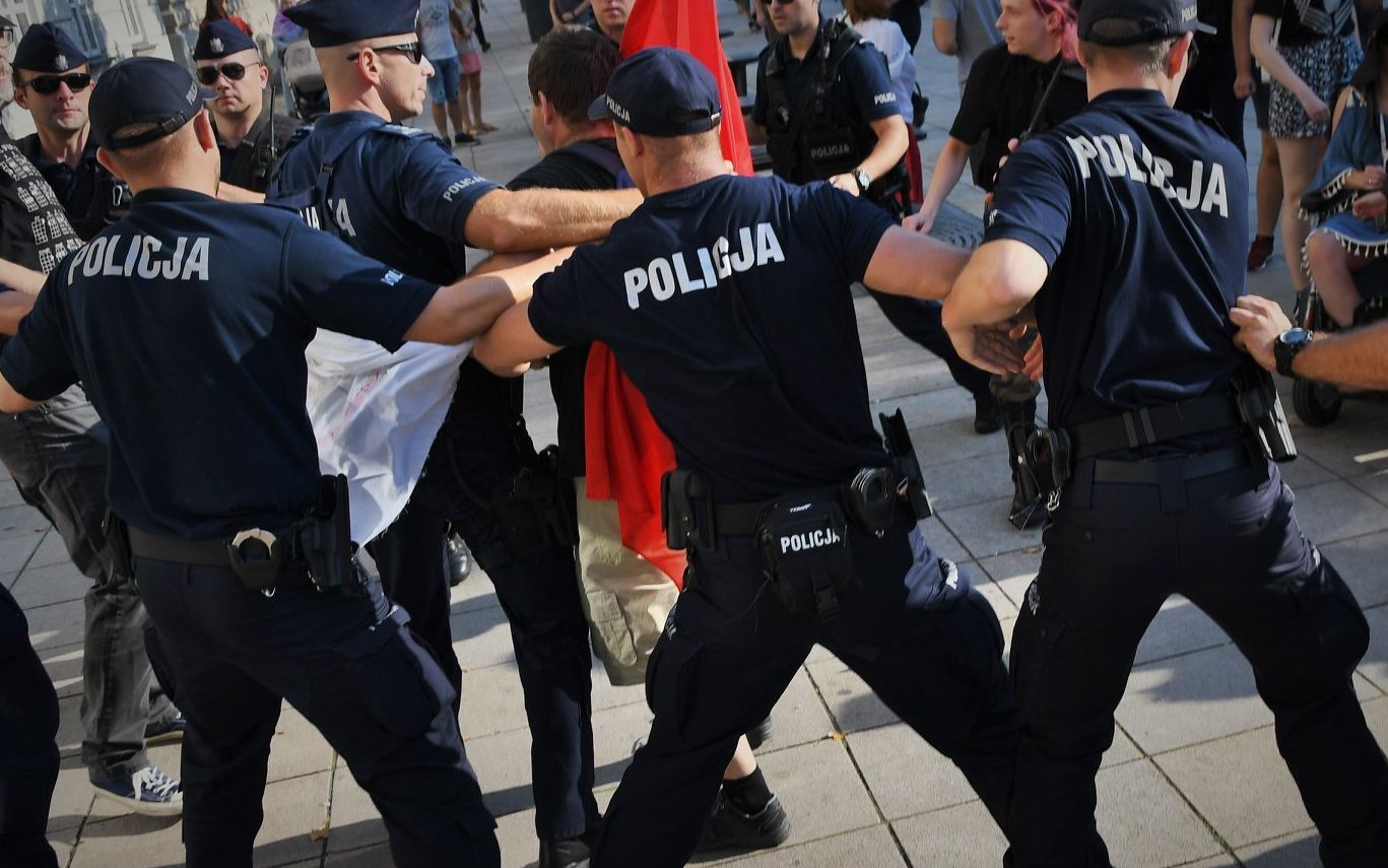 Grafika do artykułu Policja rozbija marsz antywojenny marsz lewicy z okazji 1 września [WIDEO]