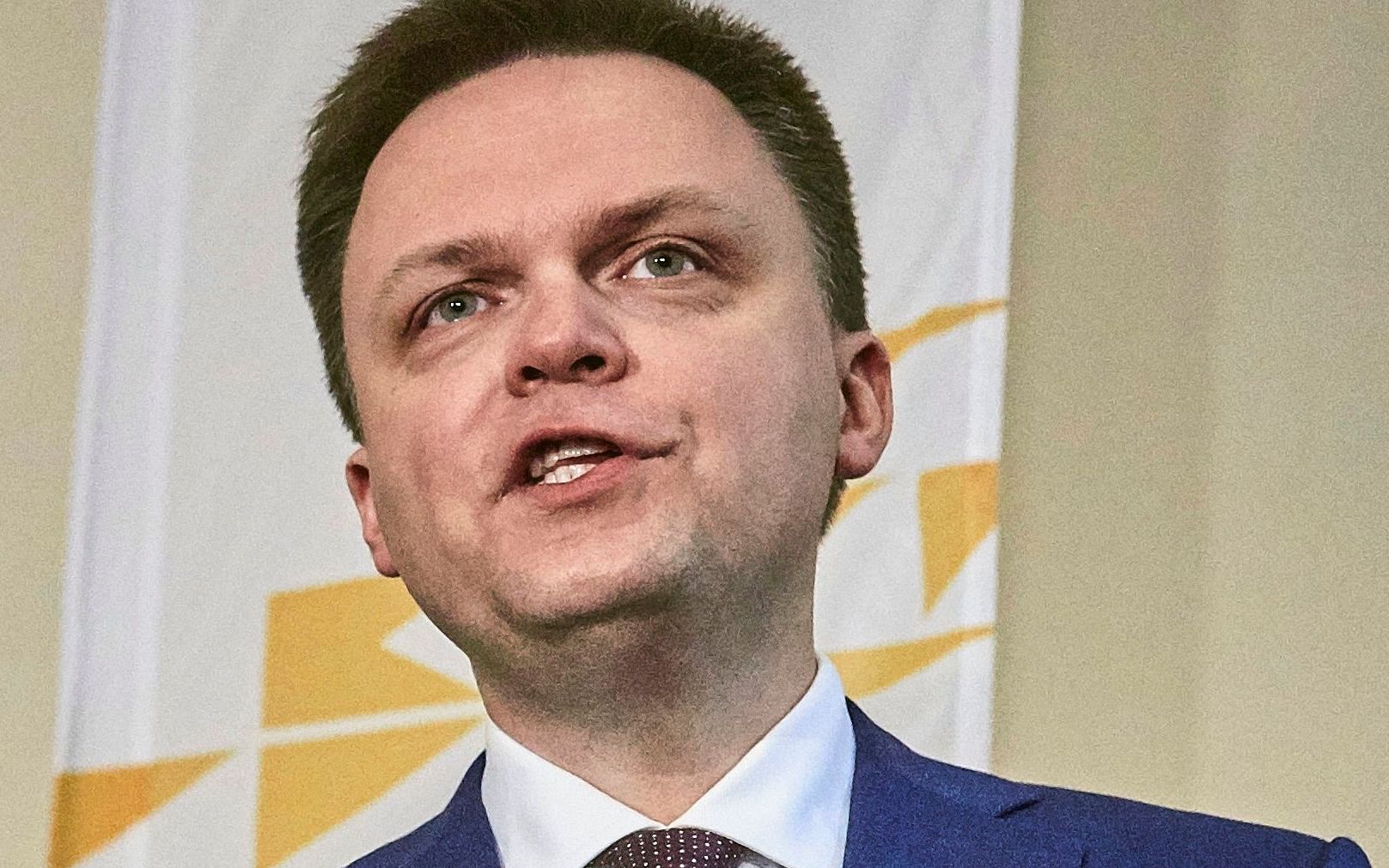21.02.2020 Lodz , ulica Kosciuszki . Kandydat na stanowisko prezydenta Szymon Holownia podczas otwarcia biura '' Ekipa Szymona .''
Fot. Tomasz Stanczak / Agencja Gazeta
