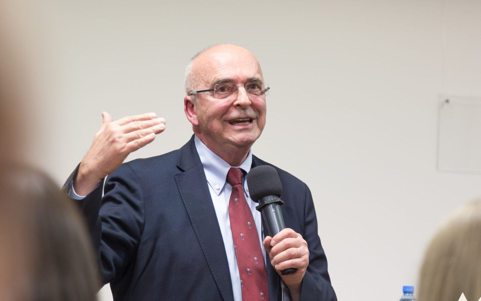 Grafika do artykułu Prof. Wyrzykowski: Obrońcy konstytucji nie są bezsilni. Mają przewagę nad prostactwem niszczenia 