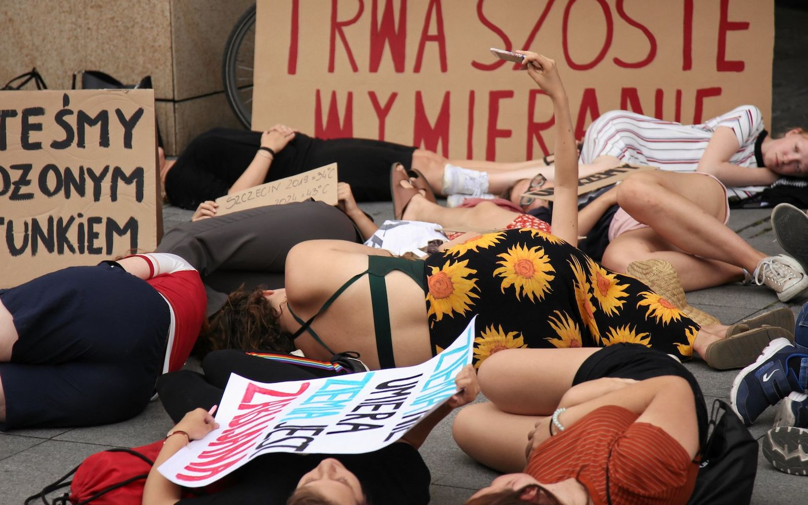 30.07.2019 Szczecin , G.H. Kaskada . Akcja ekologiczna " Masowe wymieranie , Die-in - Szczecin " . Organizator Extinction Rebellion Szczecin .
Fot. Cezary Aszkielowicz / Agencja Gazeta