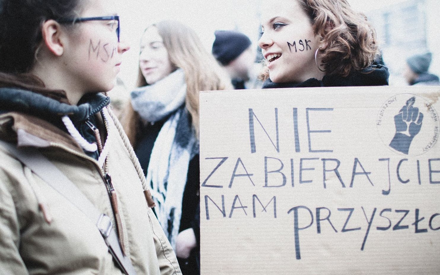 Grafika do artykułu Polski Ład obiecuje czyste powietrze i parki. Ale w parkach trwa wycinka, a Turów nadal truje
