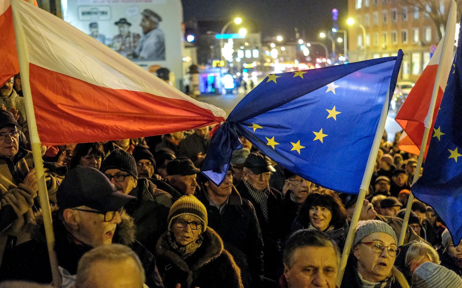 18.12.2019 Rzeszow , ul Pilsudskiego , Sad Apelacyjny . Kilkaset osob podczas manifestacji w obronie niezaleznosci sadow .
Fot. Patryk Ogorzalek / Agencja Gazeta