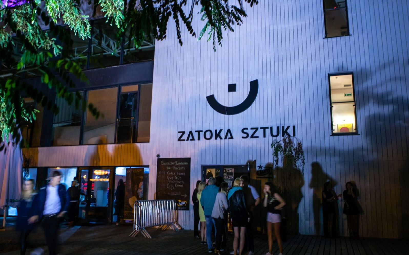 Grafika do artykułu Granat w szambie czy przełom? Porządkujemy wątki z filmu Latkowskiego o pedofilii w "Zatoce Sztuki"