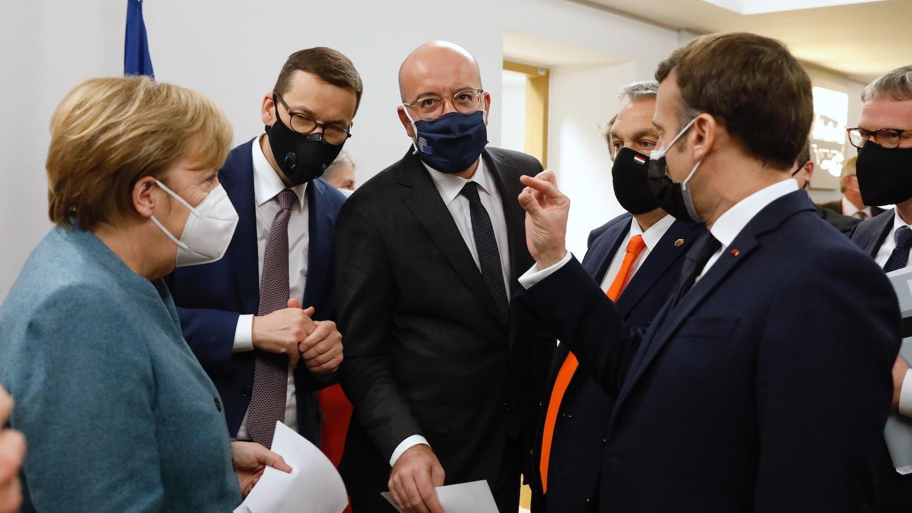 Angela Merkel, Mateusz Morawiecki, Charles Michel, Viktor Orban i Emmanuel Macron na szczycie w Brukseli