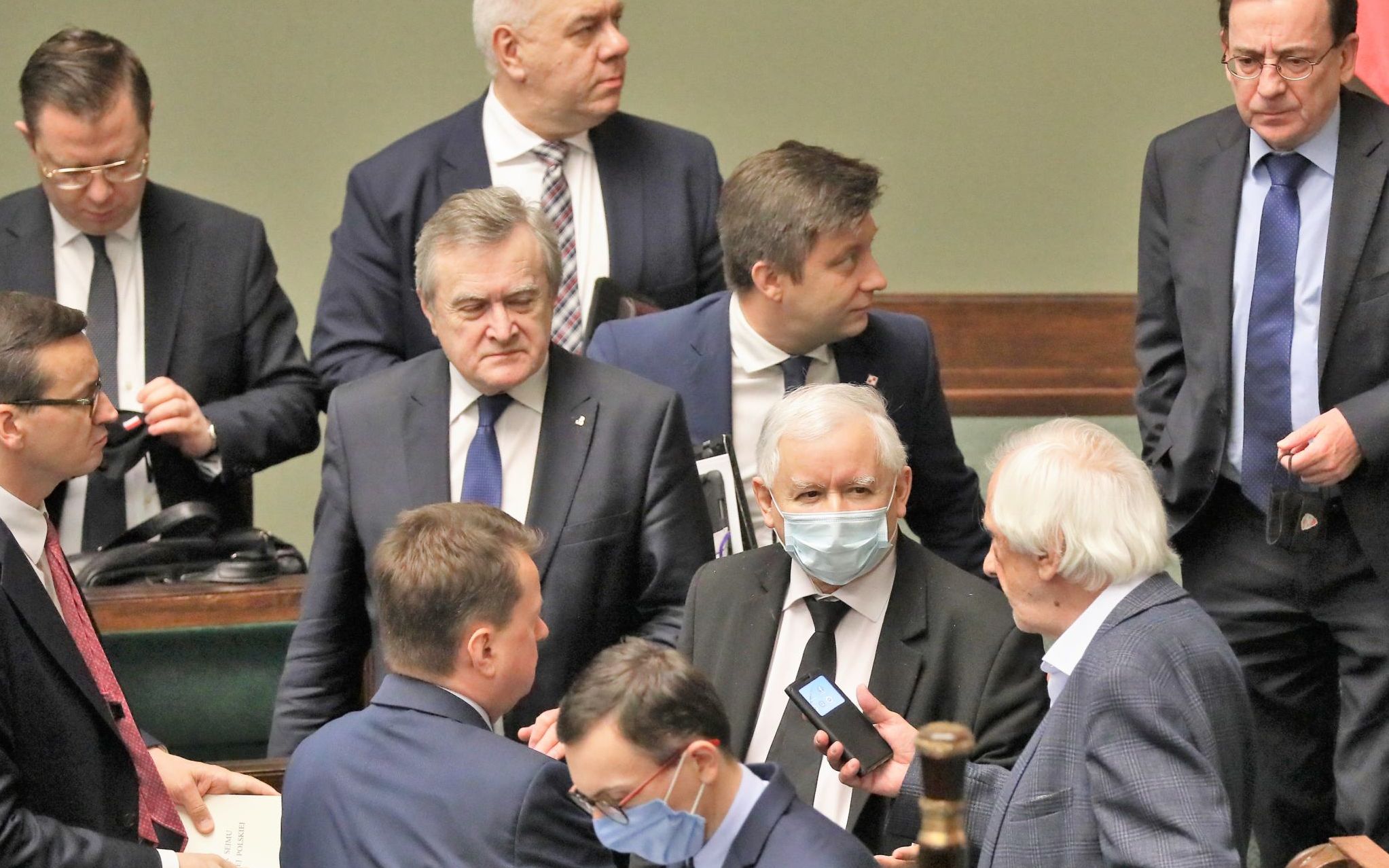 07.05.2020  Warszawa , Sejm . Od lewej: Premier Mateusz Morawiecki , minister kultury i dziedzictwa narodowego Piotr Glinsk , Jaroslaw Kaczynski ,  Ryszard Terlecki ,  minister spraw wewnetrznych i administracji Mariusz Kaminski Minister aktywow panstwowych Jacek Sasin  podczas piatego dnia 11 posiedzenia Sejmu IX Kadencji .
Sejm odrzucil uchwale Senatu ws ustawy dot. glosowania
korespondencyjnego w wyborach prezydenckich 2020 r.
Fot. Slawomir Kaminski / Agencja Gazeta