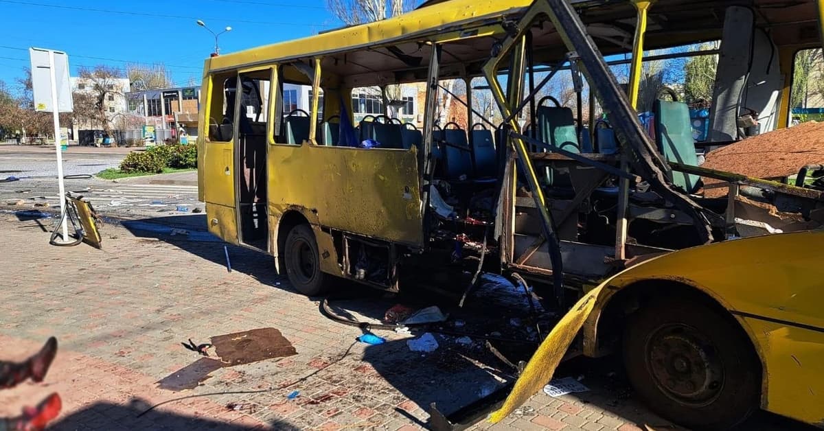 Dron trafił w autobus pełen ludzi. Atak Rosjan w centrum Nikopolu