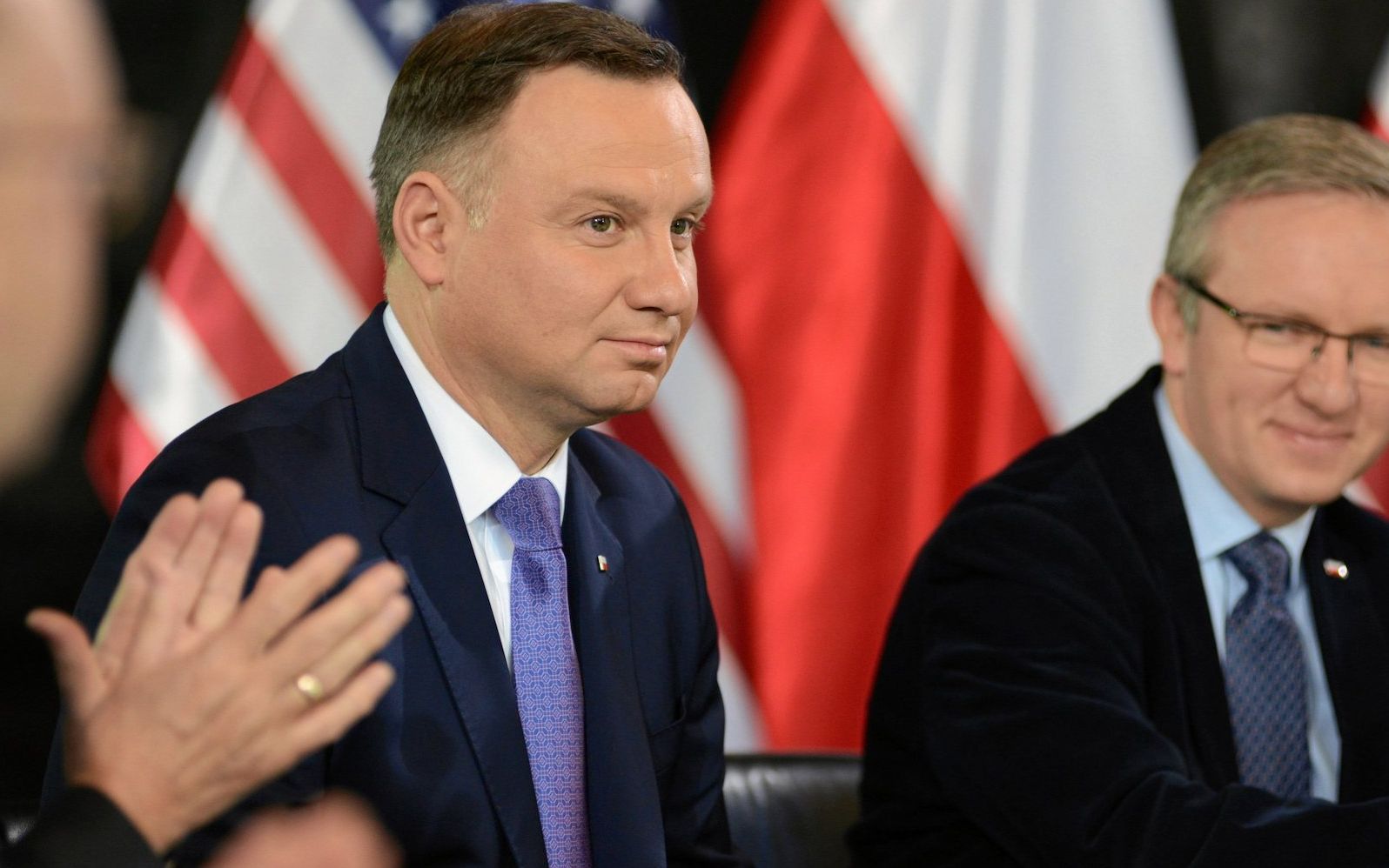 08.11.2018 Warszawa , ulica Kasprzaka 25 . Muzeum Gazownictwa na terenie siedziby Polskiego Gornictwa Naftowego i Gazownictwa SA . Od lewej: prezydent Andrzej Duda , szef Gabinetu Prezydenta RP Krzysztof Szczerski podczas spotkania z okazji podpisania kontraktu na dostawy cieklego gazu ziemnego z USA , majace wzmocnic bezpieczenstwo energetyczne Polski .
Fot. Maciek Jazwiecki / Agencja Gazeta