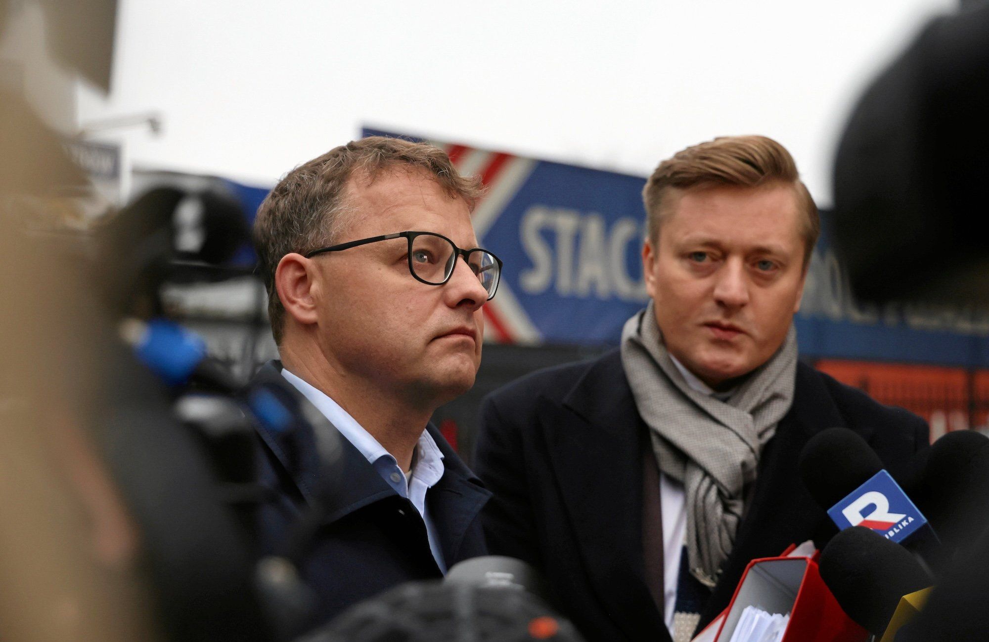 Marcin Romanowski i jego adwokat Bartosz Lewandowski
