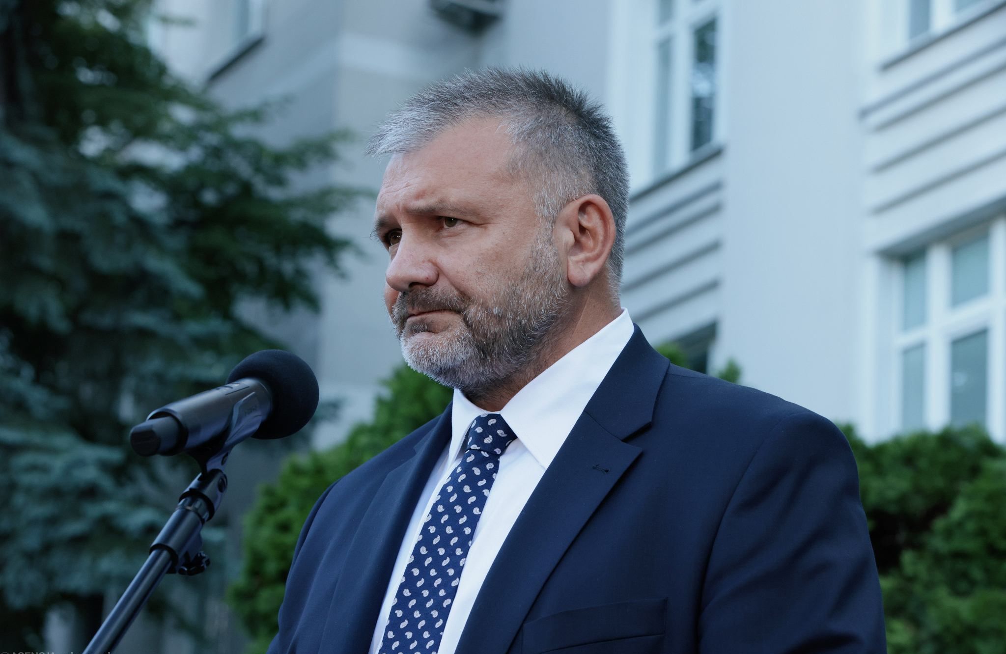 Waldemar Żurek odpowiada na pytania dziennikarzy przed gmachem Ministerstwa Sprawiedliwości, 24.07.2025 r.