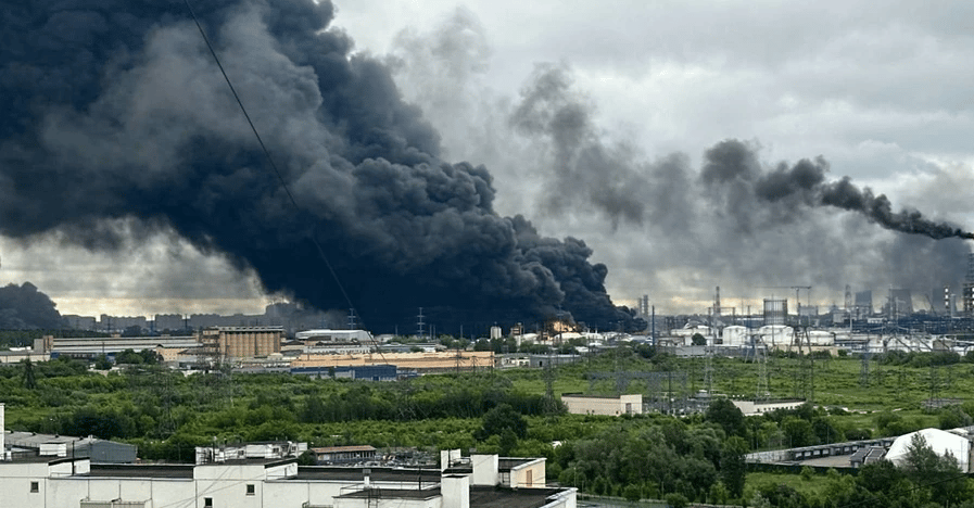 Moskwa płonie. Ukraińskie drony zaatakowały rafinerię