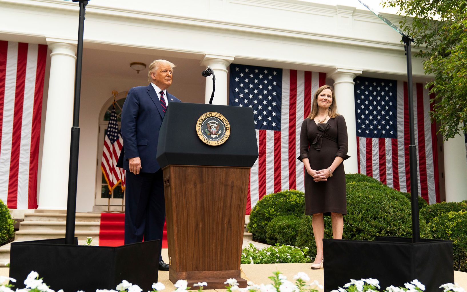 Grafika do artykułu USA: prawica kontroluje Sąd Najwyższy, ale jeśli Trump przegra wybory, może ją czekać niespodzianka