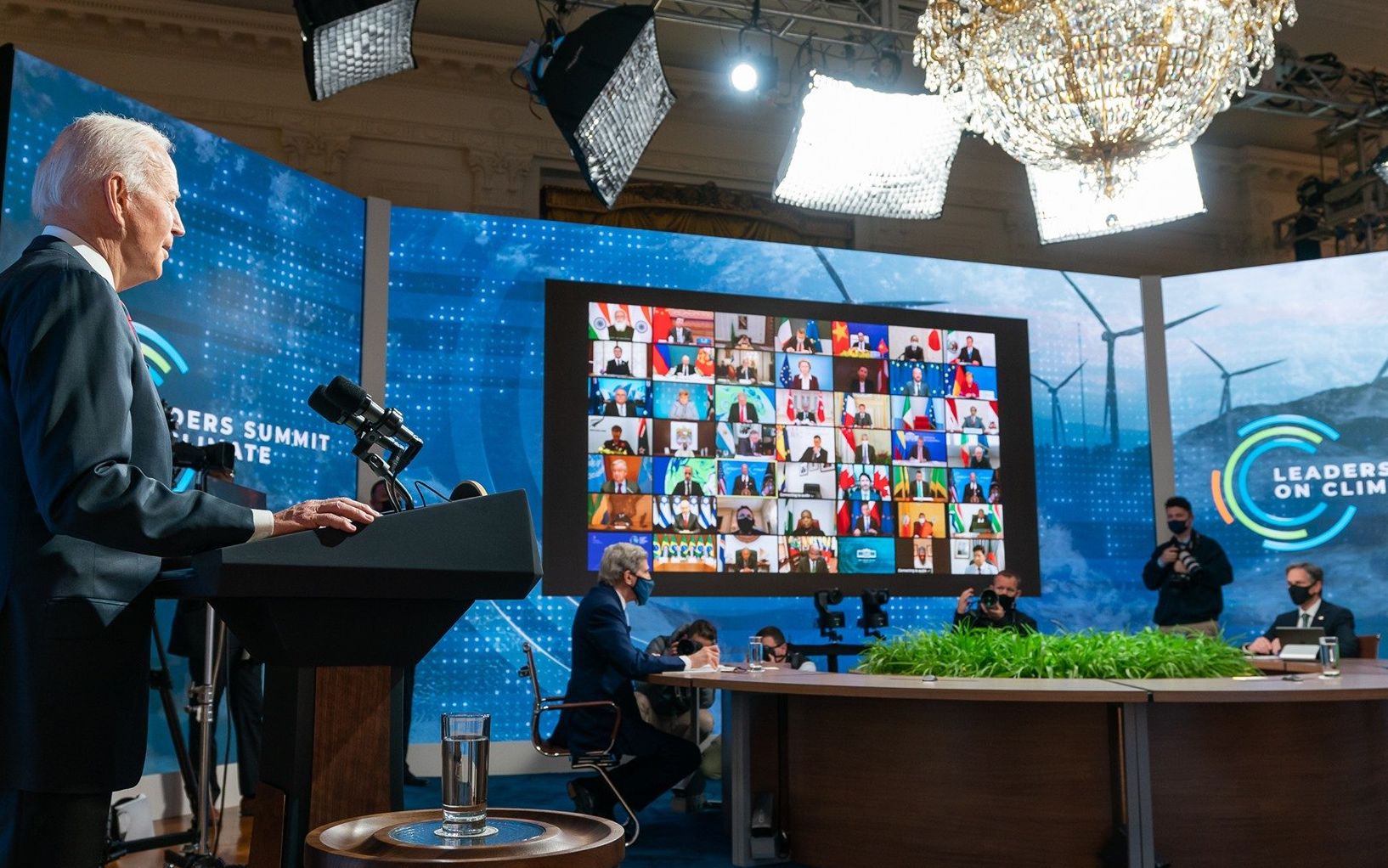 Grafika do artykułu Biden chce okiełznać węglową bestię: ściąć emisje USA o połowę do 2030. Możliwe?