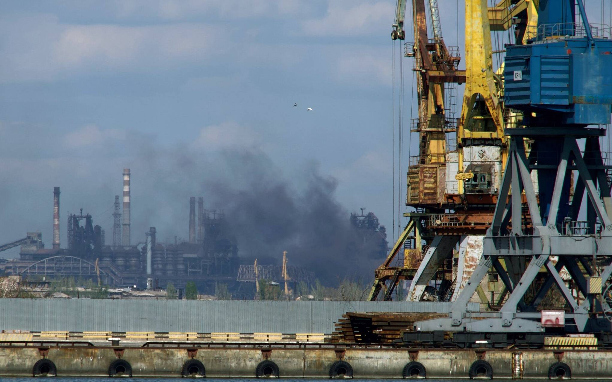 ALTERNATIVE CROP - Smoke rises above the Azovstal steel plant in the city of Mariupol on April 29, 2022, amid the ongoing Russian military action in Ukraine.
The mayor of the destroyed Ukrainian city of Mariupol said on May 4, 2022 that contact was lost with Ukrainian forces holed up in the Azovstal steel plant amid fierce battles with Russian troops. - *EDITOR'S NOTE: This picture was taken during a media trip organised by the Russian army.* (Photo by Andrey BORODULIN / AFP)