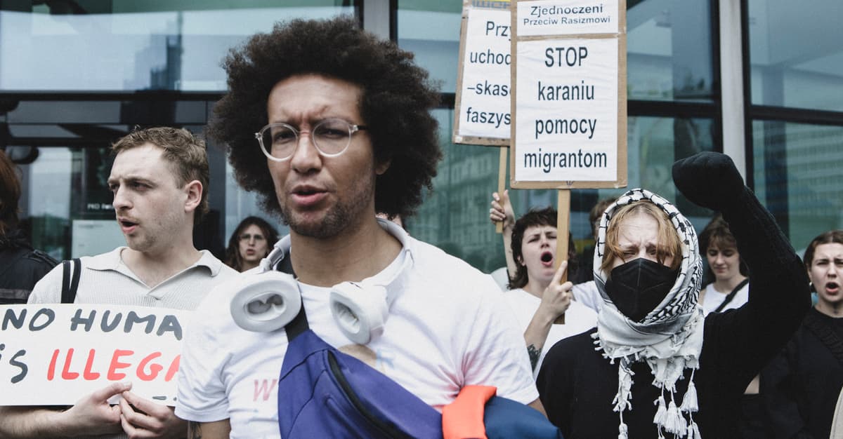 Rasizm po polsku. Rozlewa się coraz bardziej, wzrasta przyzwolenie [WYWIAD]