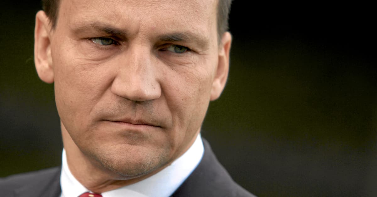 Sikorski: Rosja prowadzi z nami wojnę hybrydową