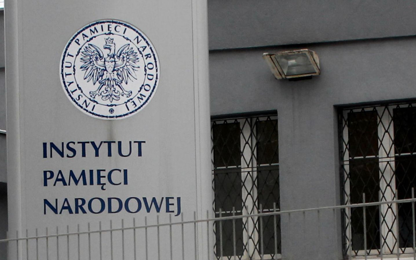 Grafika do artykułu PiS mnoży liczbę Polaków ratujących Żydów i mówi o "milionach". Z najnowszych danych wynika co innego