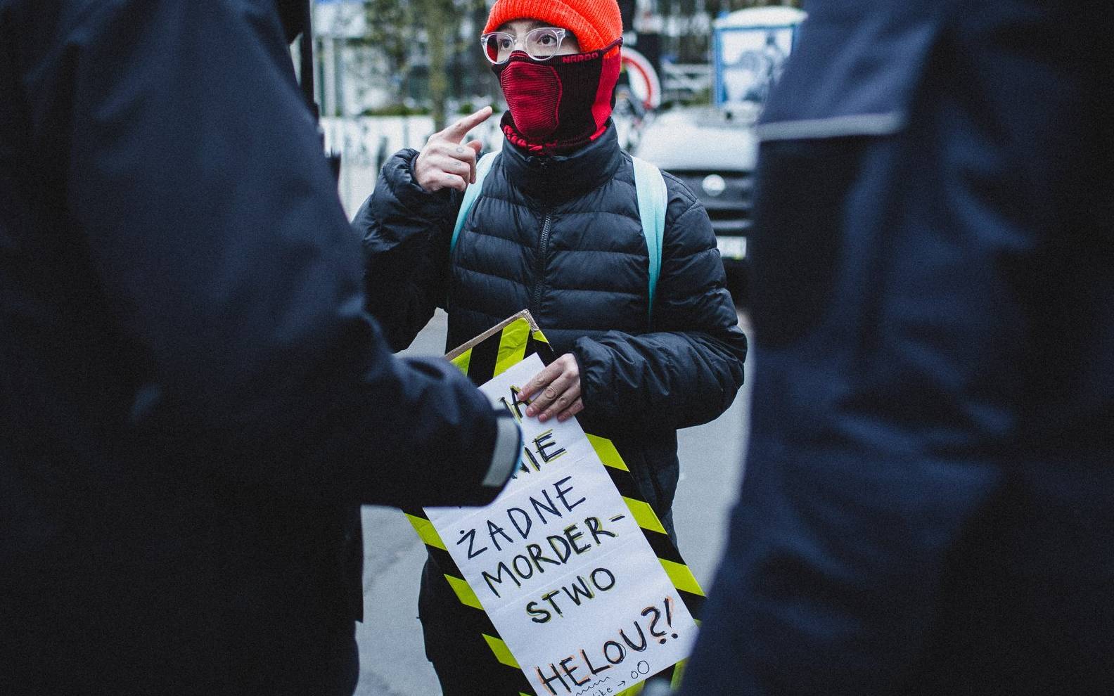 Grafika do artykułu Policja karze za prostest pod Sejmem. Mandaty dla Strajku Kobiet w czasie epidemii