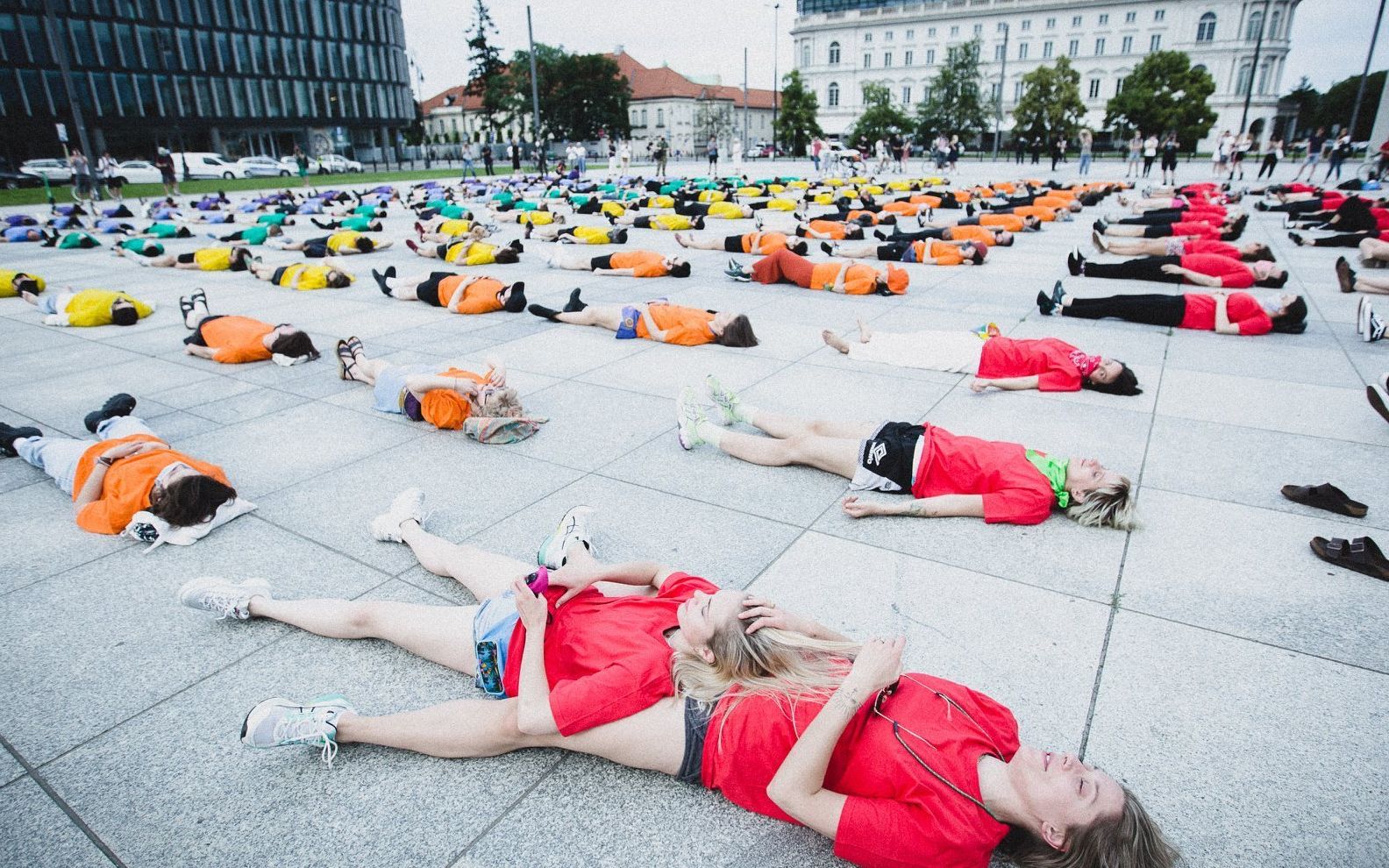 Grafika do artykułu "Mową nienawiści polską młodzież zryto", czyli przebudzenie młodych (rekord frekwencji i więcej)