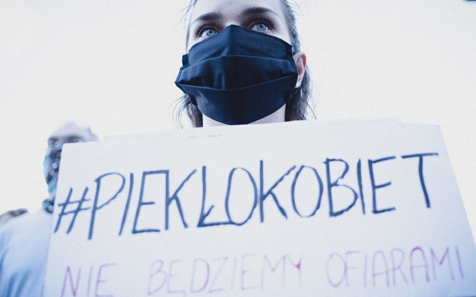 Grafika do artykułu Po co nam konwencja antyprzemocowa? "Gdyby procedury działały, nasza klientka mogłaby żyć"
