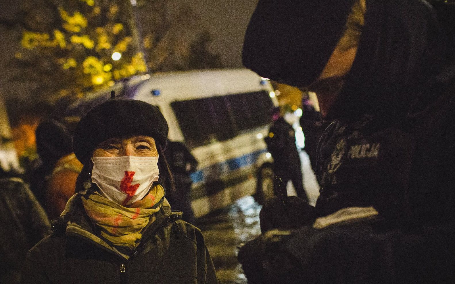 Grafika do artykułu Kary z sanepidu jak topór nad głowami aktywistów. Ale rusza pomoc finansowa [ROZMOWA]