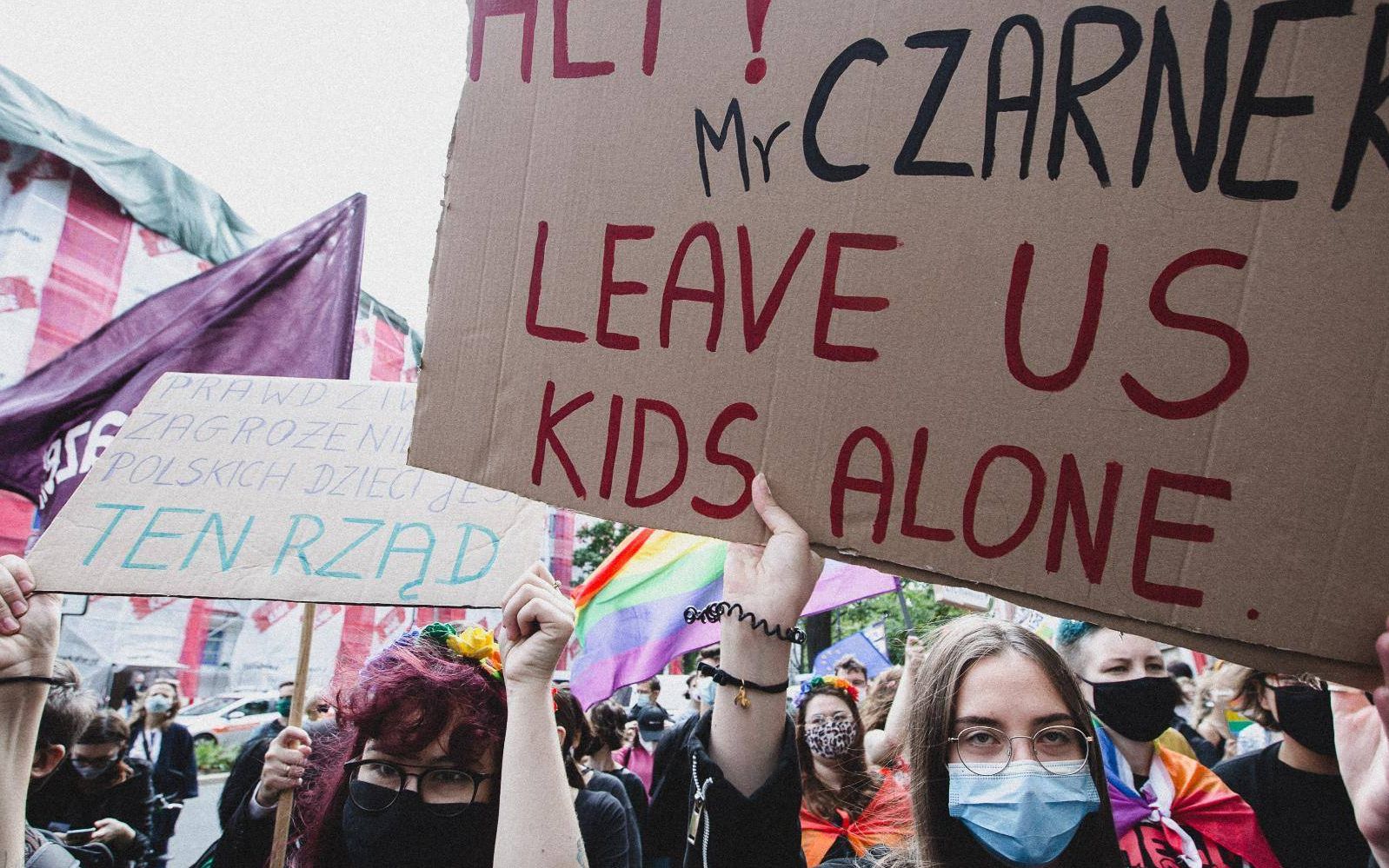 Grafika do artykułu Protest pod MEN przeciw Czarnkowi. „Chcemy edukacji, nie indoktrynacji”