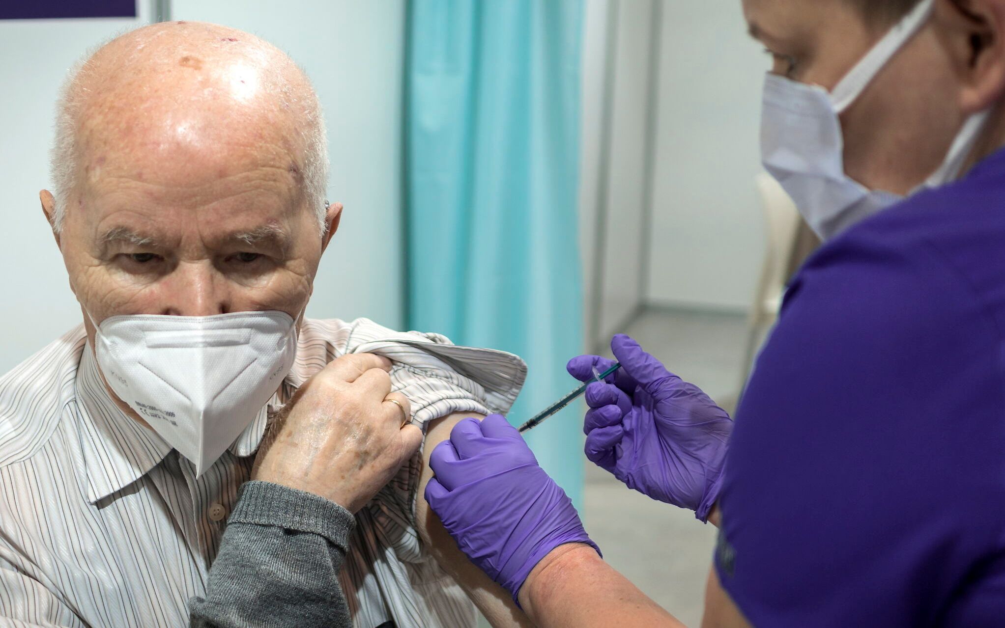 25.01.2021 Katowice MCK , szpital tymczasowy . Pierwszy dzien szczepien przeciw COVID 19 - koronawirus - dla seniorow .
 Fot. Grzegorz Celejewski / Agencja Gazeta
