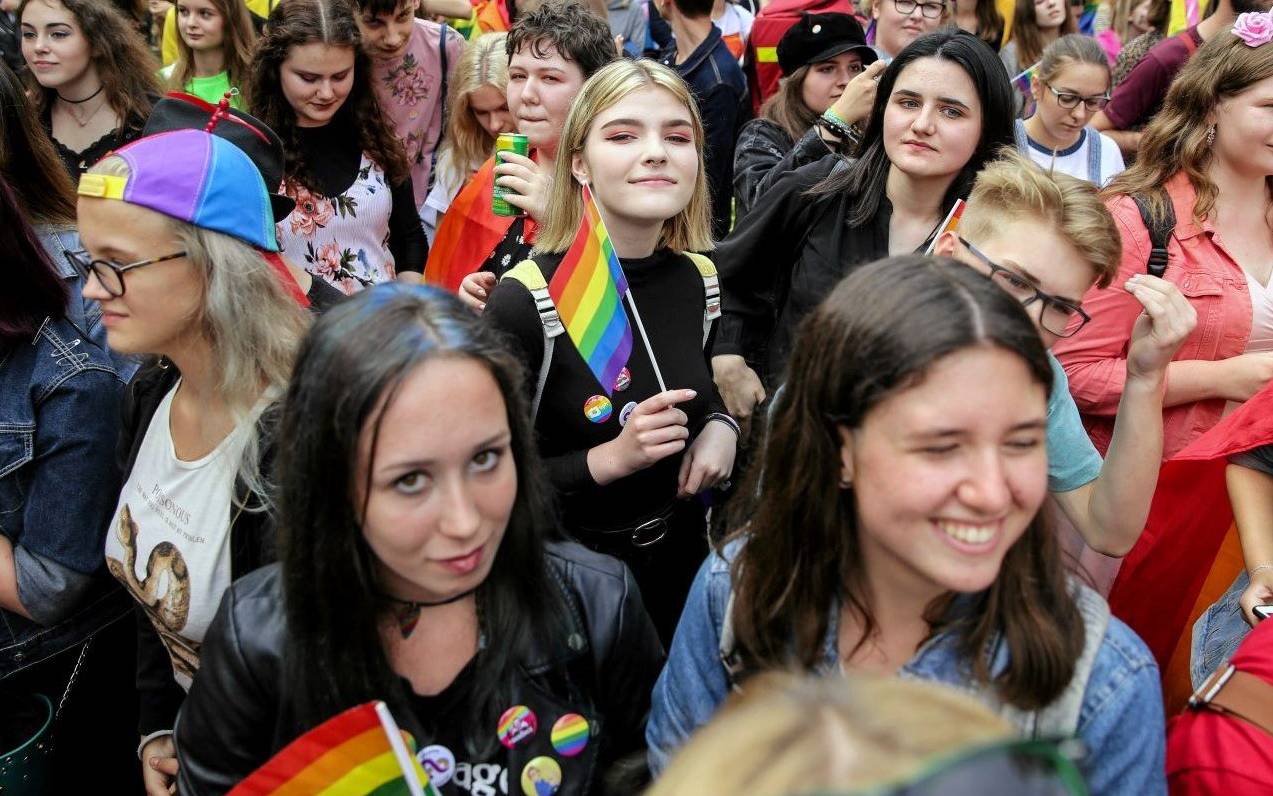 Grafika do artykułu Pierwszy Marsz Równości w Kielcach przyciągnął tłumy młodych. Homofobiczne kontry wypadły blado