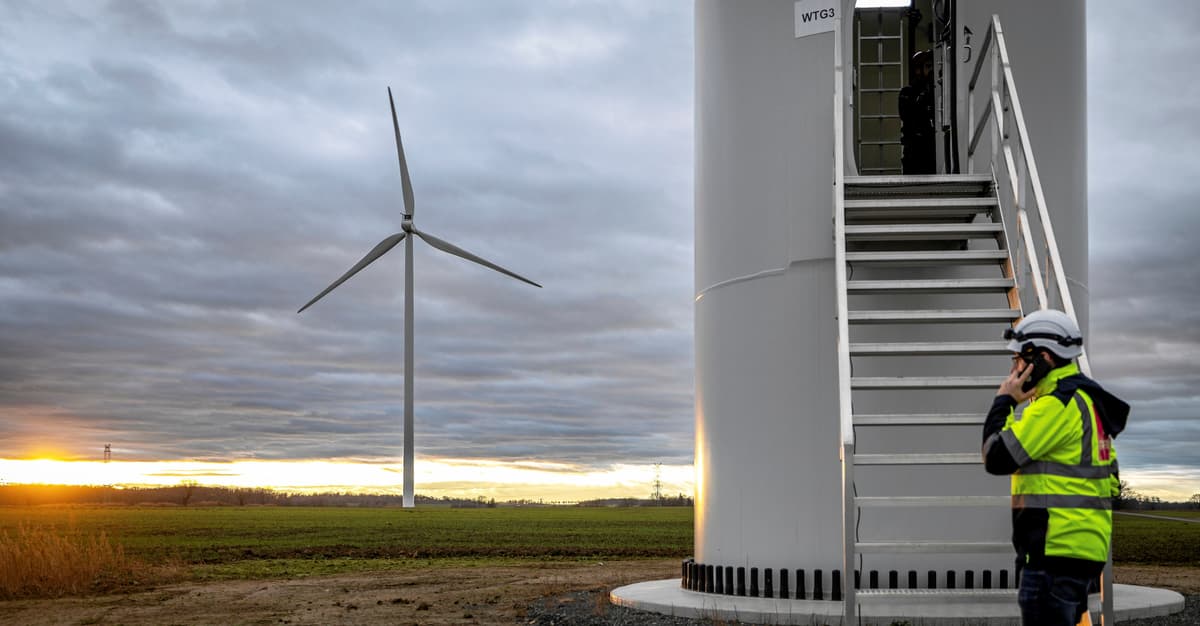 Polski prąd w 2025 roku: rozwój OZE, schyłek węgla, atom coraz bliżej