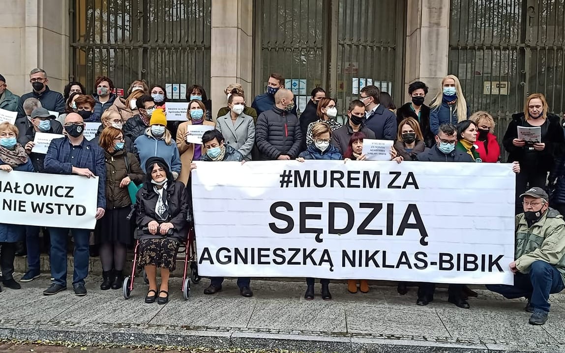 Grafika do artykułu Nielegalna Izba Dyscyplinarna chce zawiesić sędzię Niklas-Bibik za prawo UE. To już wojna z TSUE