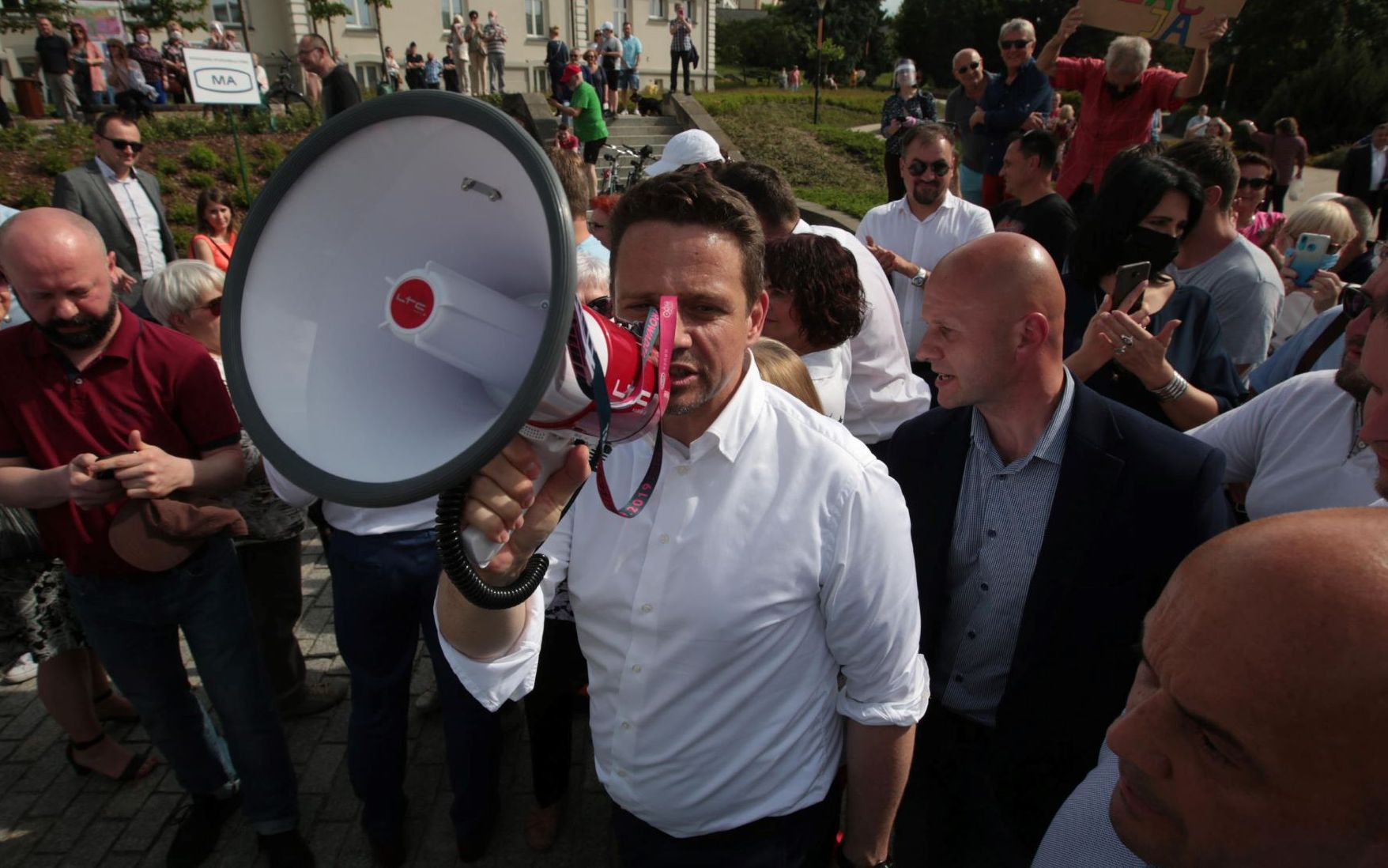 Grafika do artykułu Trzaskowski wierzy w Boga Spinozy, czyli... Odpowiedź specjalistki na karkołomną propagandę TVP
