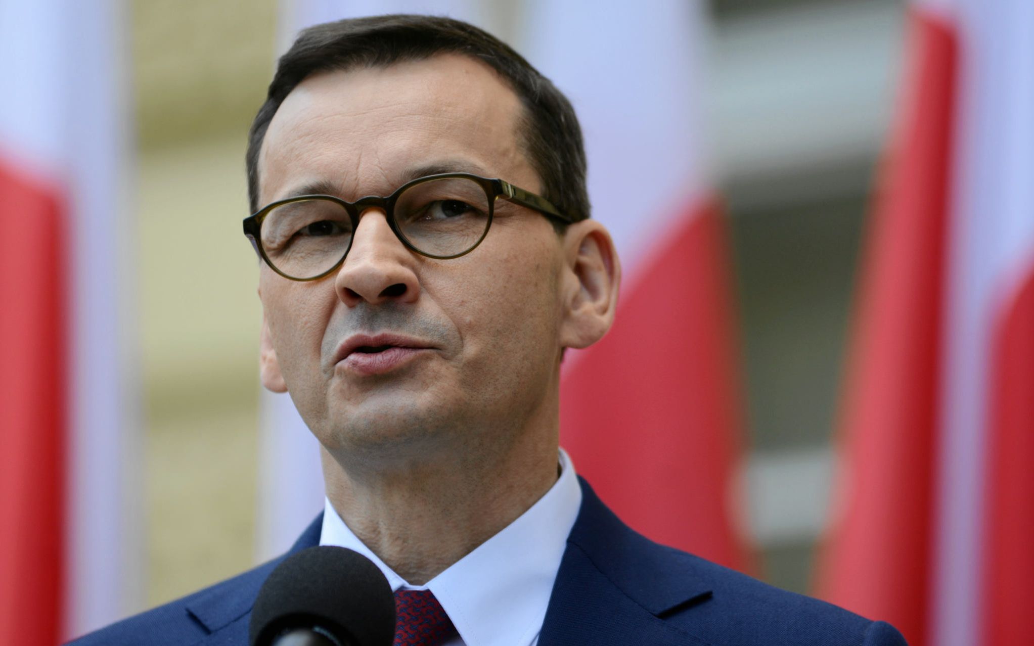 04.06.2019 Warszawa , al. Ujazdowskie 1/3 , KPRM . Prezes Rady Ministrow Mateusz Morawiecki podczas odsloniecia kamienia wegielnego pod pomnik premiera Jana Olszewskiego przed Kancelaria Prezesa Rady Ministrow .
Fot. Maciek Jazwiecki / Agencja Gazeta