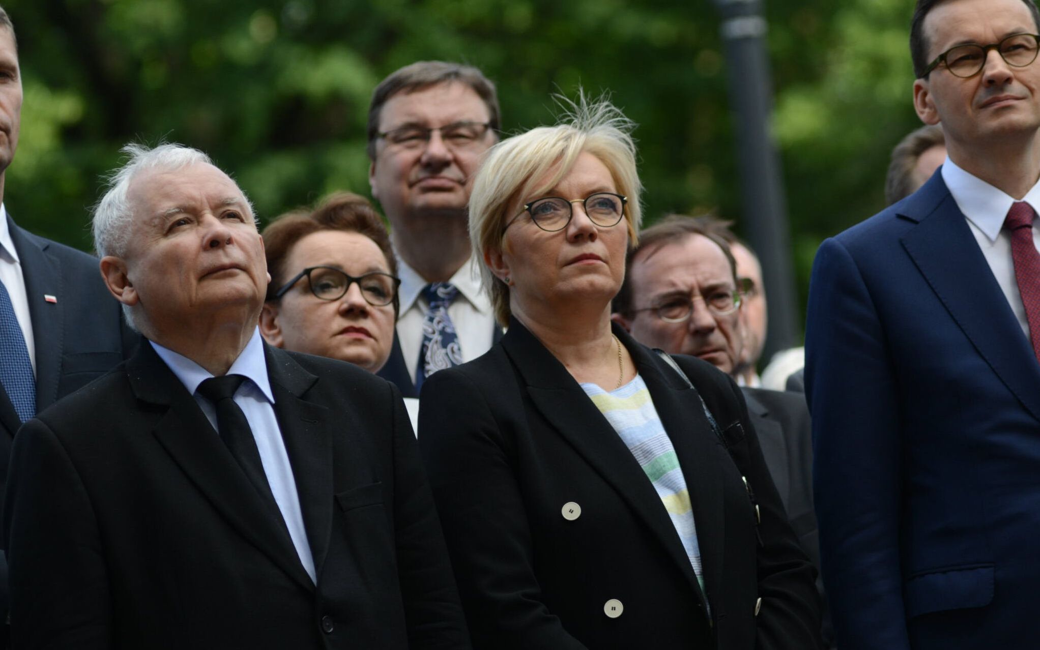 04.06.2019 Warszawa , al. Ujazdowskie 1/3 , KPRM . Nz  prezes PiS Jaroslaw Kaczynski , prezes Trybunalu Konstytucyjnego Julia Przylebska , premier Mateusz Morawiecki podczas uroczystosci odsloniecia kamienia wegielnego pod pomnik premiera Jana Olszewskiego przed Kancelaria Prezesa Rady Ministrow .
Fot. Maciek Jazwiecki / Agencja Wyborcza.pl