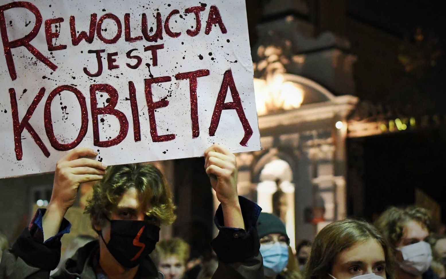Grafika do artykułu Nowe otwarcie, czy przykręcenie śruby? Prawa kobiet stawką politycznej zmiany [CO NAS CZEKA W 2022]