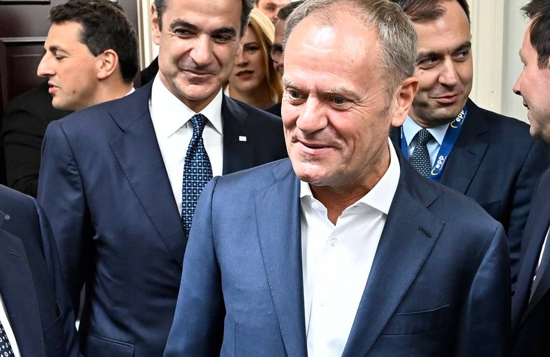 Premier Donald Tusk oraz premier Grecji Kiriakos Mitsotakis po szczycie Europejskiej Partii Ludowej w poniedziałek 17 czerwca 2024