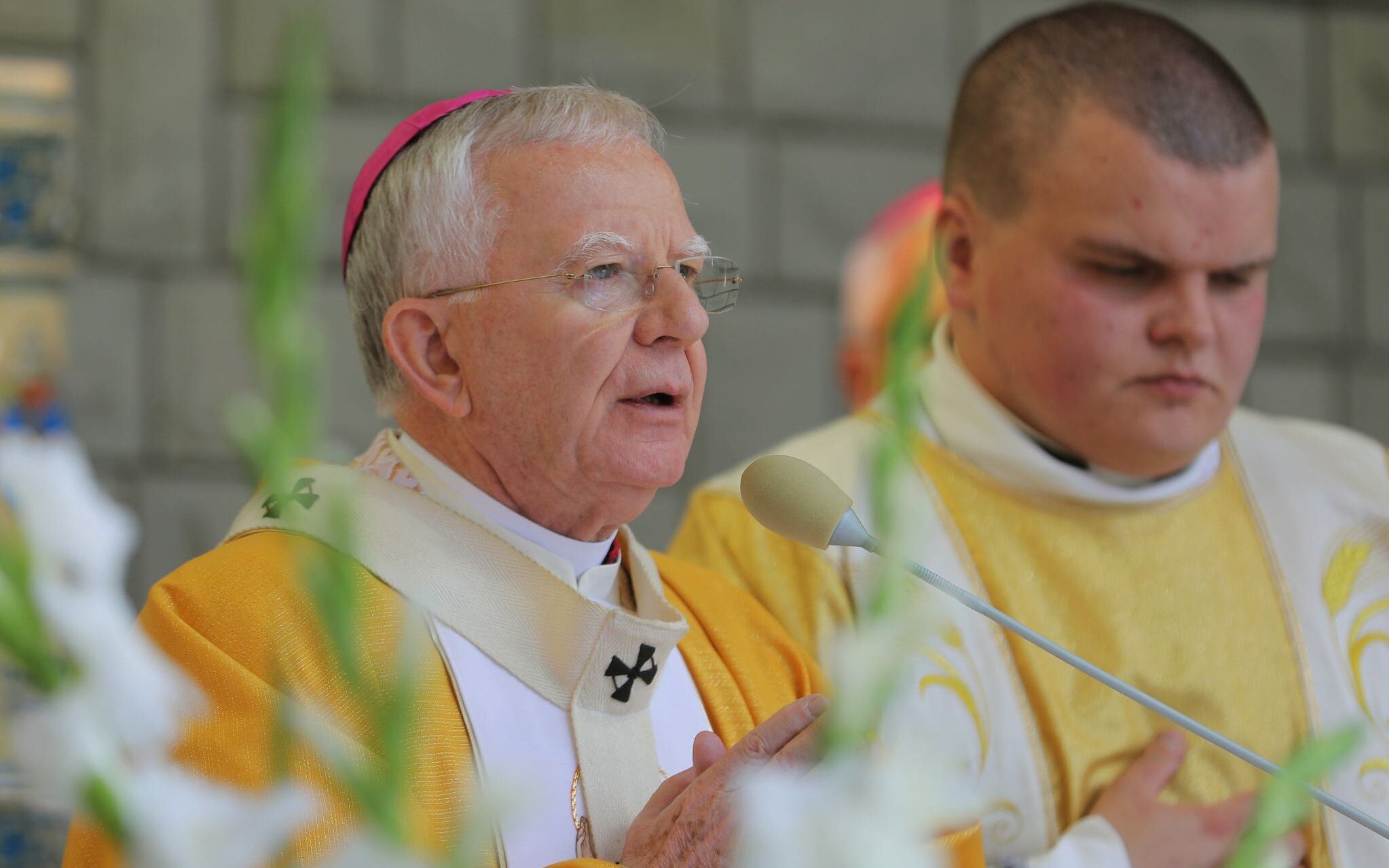 06.06.2021 Zakopane . Sanktuarium na Krzeptowkach . Oltarz Papieski . Arcybiskup Krakowski Marek Jedraszewski podczas mszy swietej w czasie uroczystosci ustanowienia Swietego Jana Pawla II Patronem Powiatu Tatrzanskiego .
Fot. Marek Podmokly / Agencja Gazeta