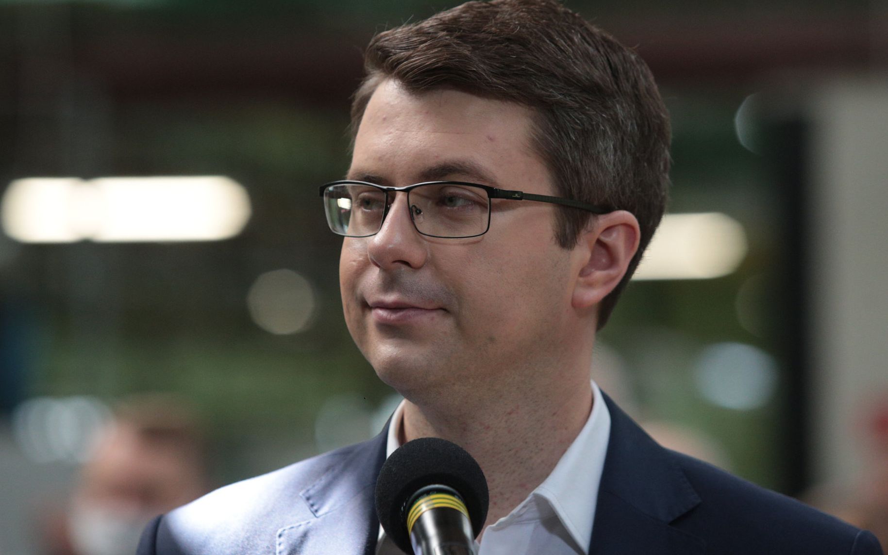 09.07.2020 Skarzysko Kamienna . Wizyta premiera Mateusza Morawieckiego w Zakladach Mesko . Sekretarz stanu w Kancelarii Prezesa Rady Ministrow i rzecznik prasowy rzadu Piotr Muller .
Fot. Pawel Malecki / Agencja Gazeta