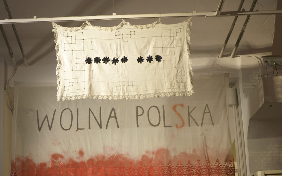 Grafika do artykułu Nigdy nie będziesz szła sama. Ogólnopolski Strajk Kobiet jako Działo Sztuki w Galerii Labirynt