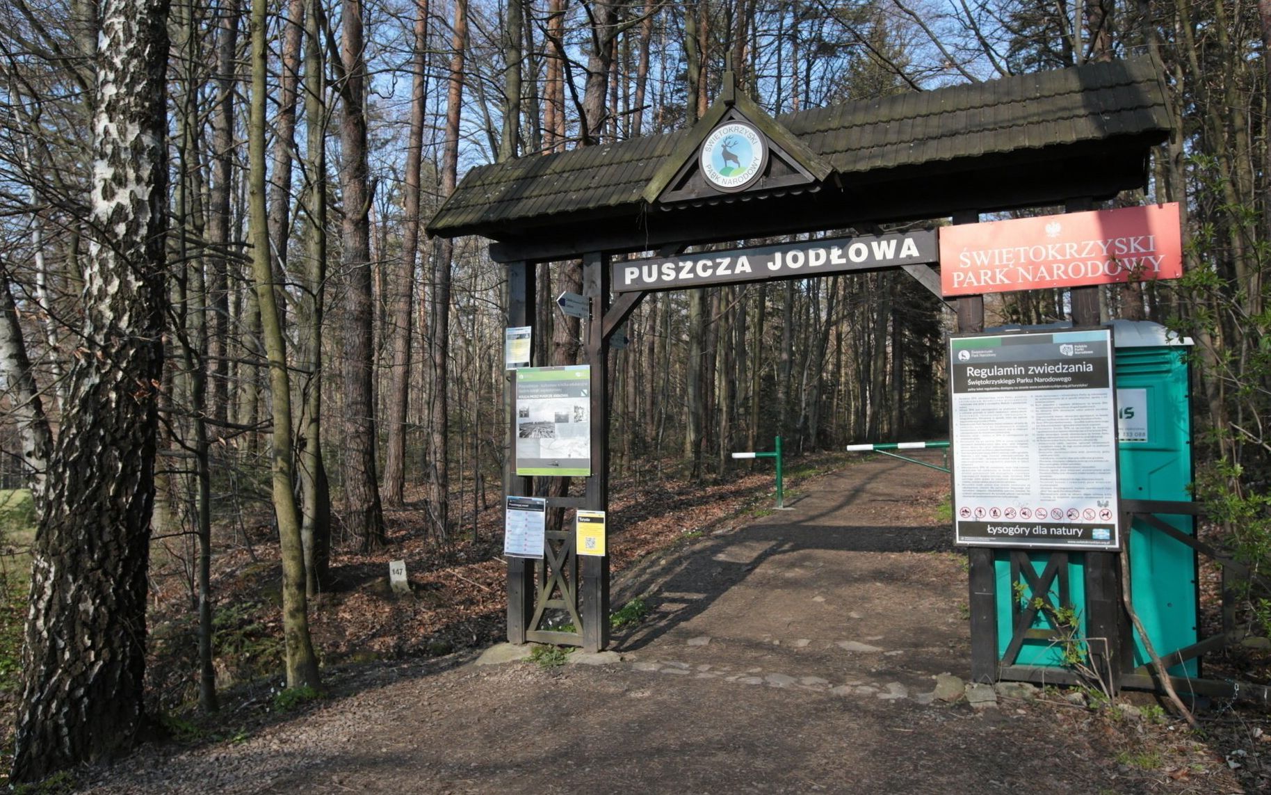 27.04.2021 Swieta Katarzyna . Szlak sladem kolejki waskotorowej z Swietej Katarzyny do Nowej Slupi .
Fot. Pawel Malecki / Agencja Gazeta