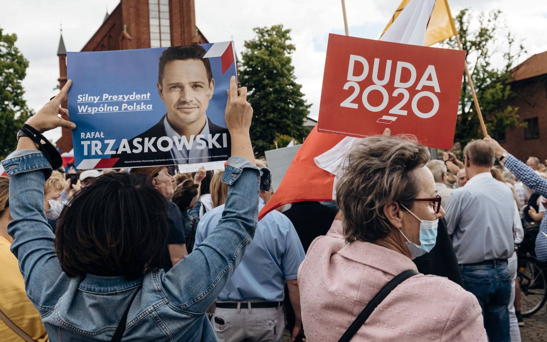 Grafika do artykułu Wiatr historii zdmuchuje zwycięstwo Dudy z 2020 r. Pomaga kostusze, która kosi bardziej na prawicy