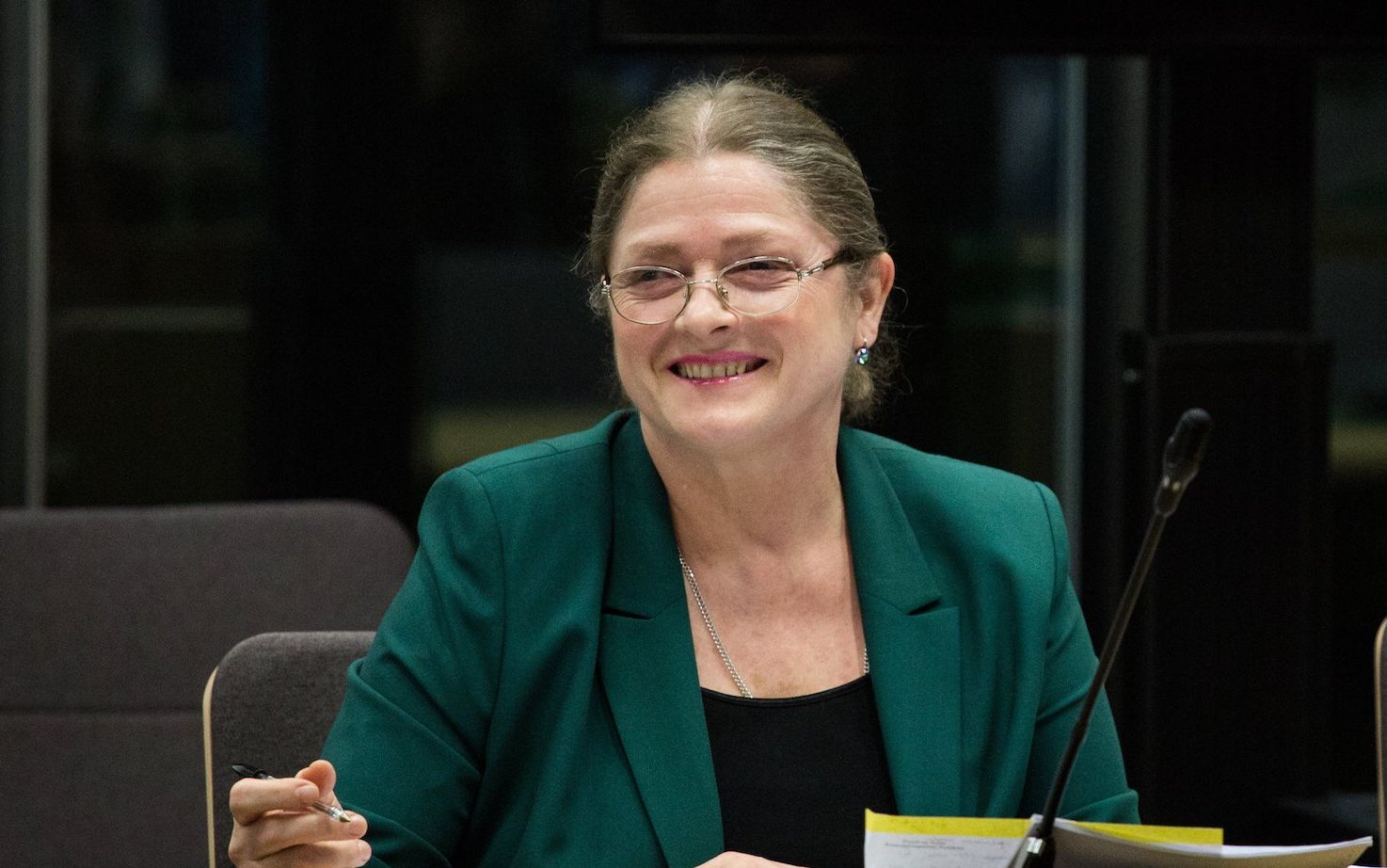 20.11.2019 Warszawa , Sejm . Byla poslanka PiS Krystyna Pawlowicz podczas posiedzenia Komisji Sprawiedliwosci i Praw Czlowieka . Trwa opiniowanie wnioskow w sprawie ich ew. wyboru na stanowiska sedziow Trybunalu Konstytucyjnego . Oboje byli wspolautorami i goracymi zwolennikami  przepisu mowiacego ze sedzia Sadu najwyzszego przechodzi w stan spodzynku w wieku 65 lat . Wowczas chodzilo o usuniecie z urzedu pierwszej prezes SN Malgorzaty Gersdorf . Dzis , na mocy tego przepisu , nie moga byc sedziami Trybunalu Konstytucyjnego - maja po 67 lat (wg. ustawy sedzia TK musi spelniac te same warunki co sedzia SN).
Fot. Adam Stepien / Agencja Gazeta