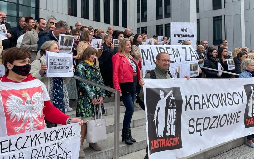 Grafika do artykułu Krakowscy sędziowie nie dali się złamać prezesce od Ziobry. Mają wsparcie sędziów z całej Polski