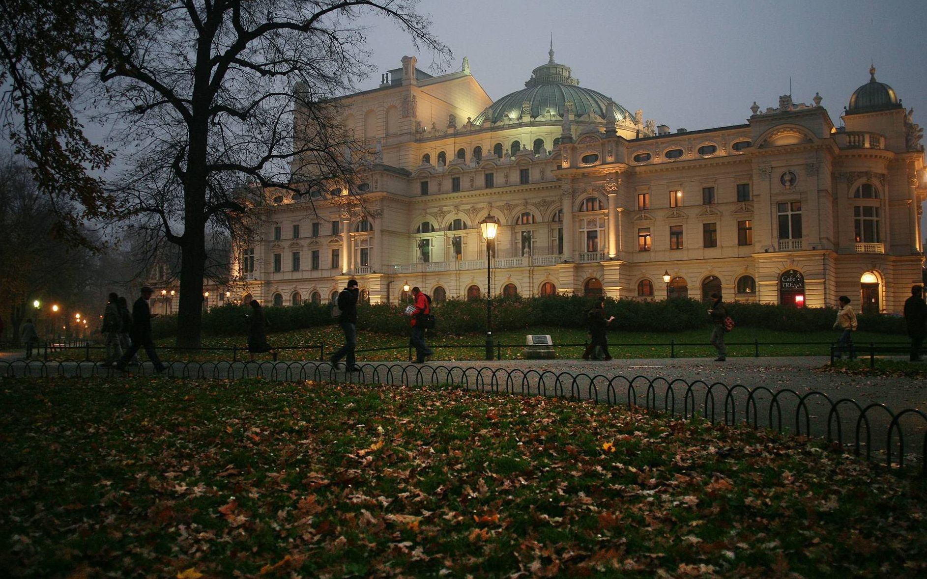 03.11.2008 KRAKOW , TEATR JULIUSZA SLOWACKIEGO , WIDOK OD STRONY PLANT ,  FOT. TOMASZ WIECH / Agencja Wyborcza.pl