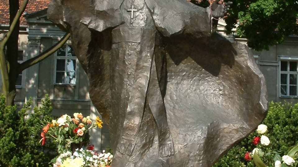 Tańczący papież - pomnik w Poznaniu - fot. Radomil, wikimedia.org