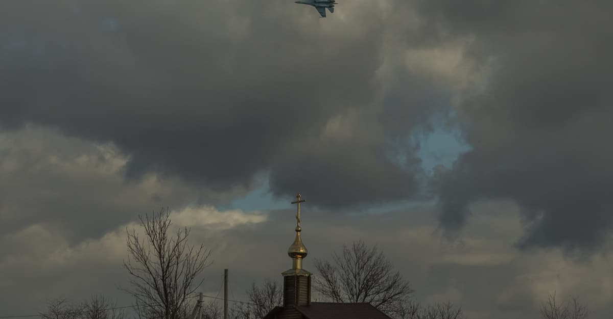 Ukraine: peculiar   forces attacked Russian air base