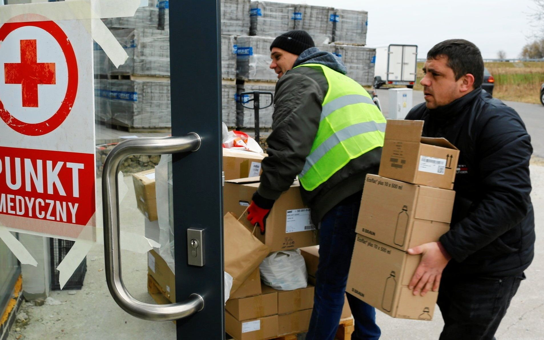 06.03.2022 Cieszanow , magazyn akcji humanitarnej grupy Folkowisko .
Fot. Krzysztof Cwik / Agencja Wyborcza.pl