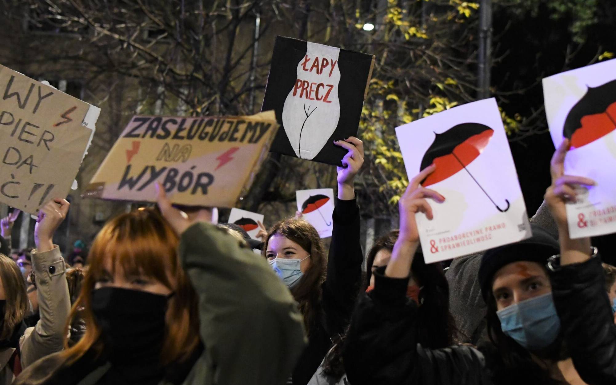Grafika do artykułu „Boję się żyć w Polsce", „Nasza godność, wasza podłość". Tak protestuje Polska