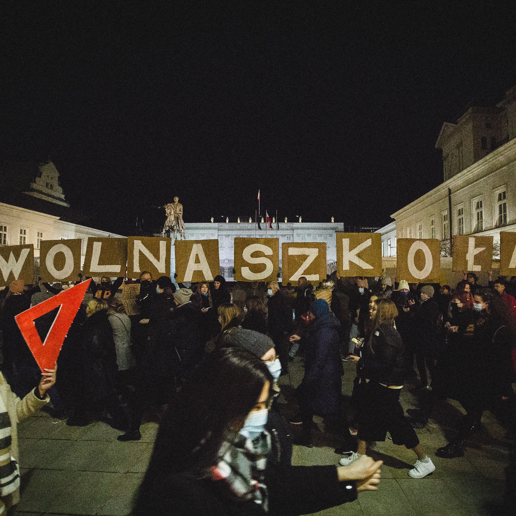Warszawa, 13.02.2022. Wolna Szkoła: „Chcemy weta”. Polonez protestu pod Pałacem Prezydenckim